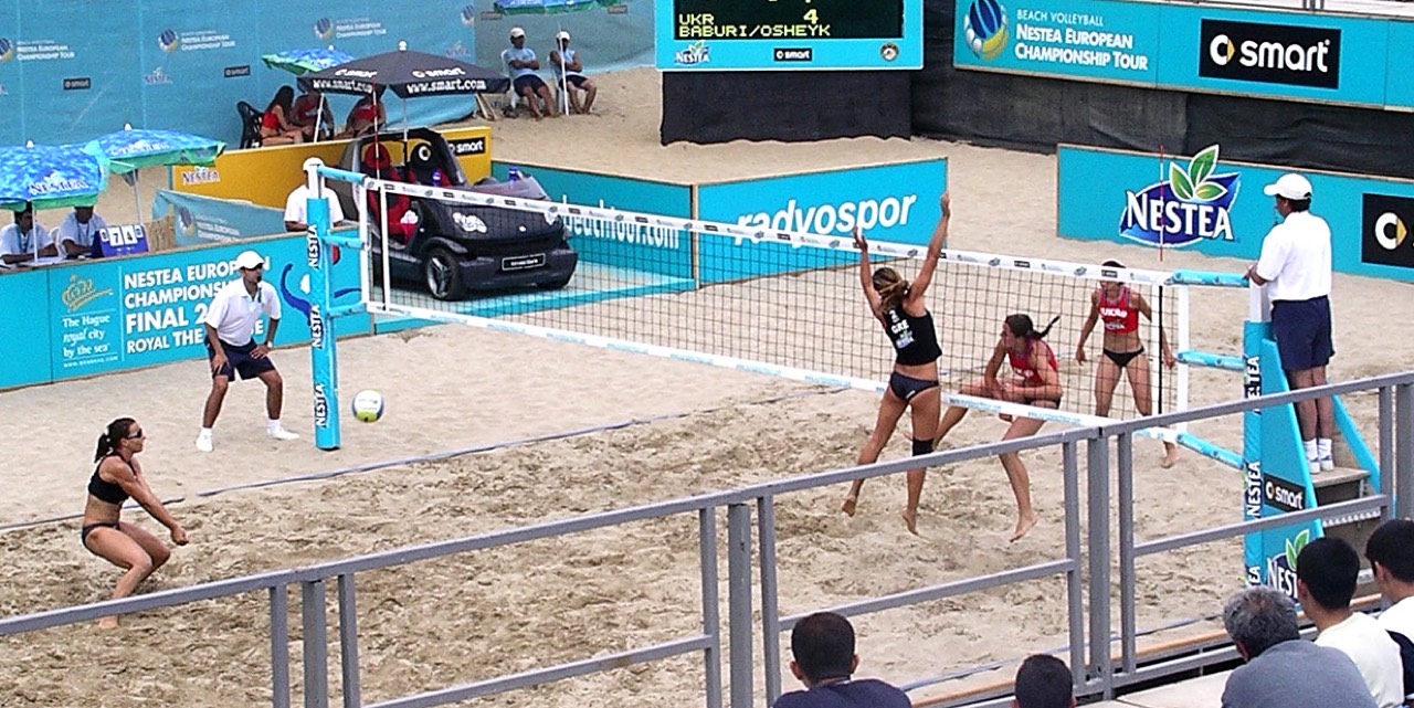 Rolig strand i Alanya i september med Alanya Borg i baggrunden